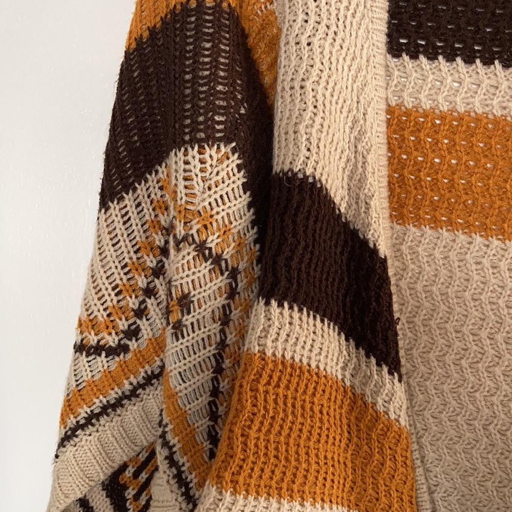Retro looking sweater - Picture 2 of 5